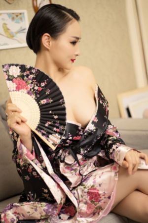 一边亲着一面膜下奶的视频_清晰免费影视在线观看